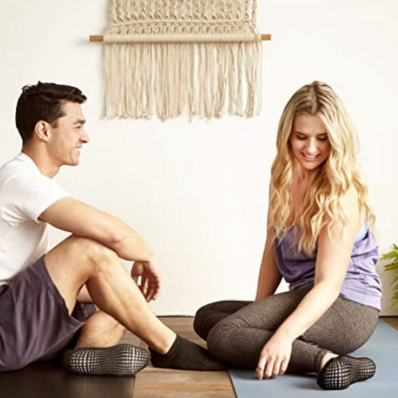 2 Pairs of Non-Slip Yoga Socks - Black and Grey